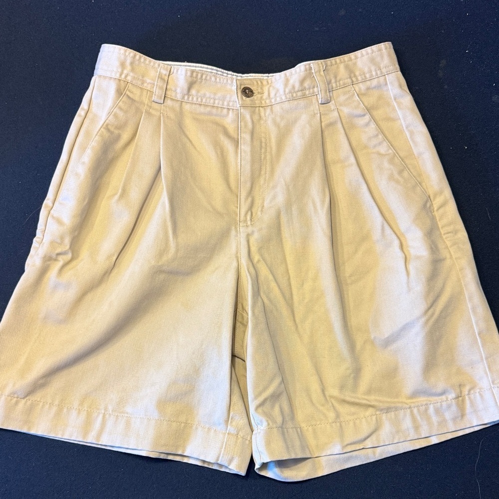 Liz Claiborne Beige Flat Front Shorts / DG86